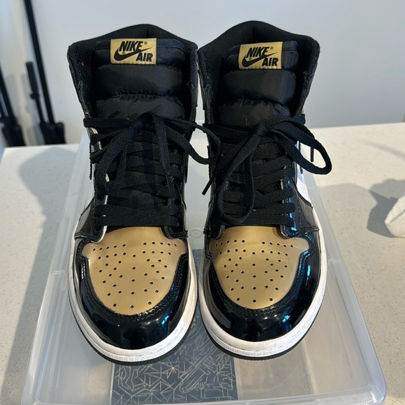 2018 Air Jordan 1 Retro High OG NRG
'Gold Toe' - Picture 2 of 8